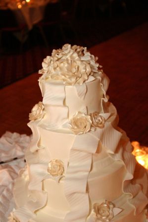 wedding cake (white cake,